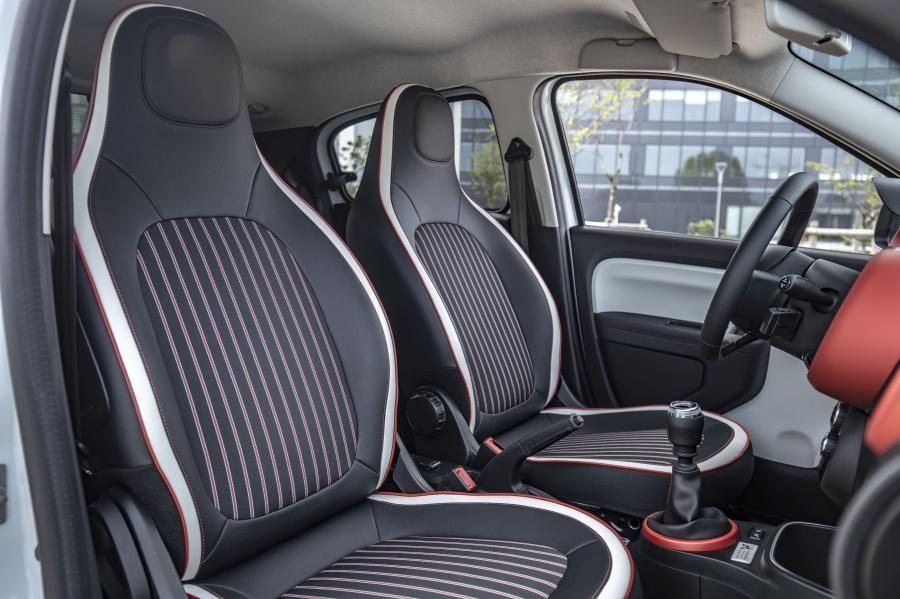 Интерьер Renault Twingo le coq sportif 2019 года  (фото 27 из 28)